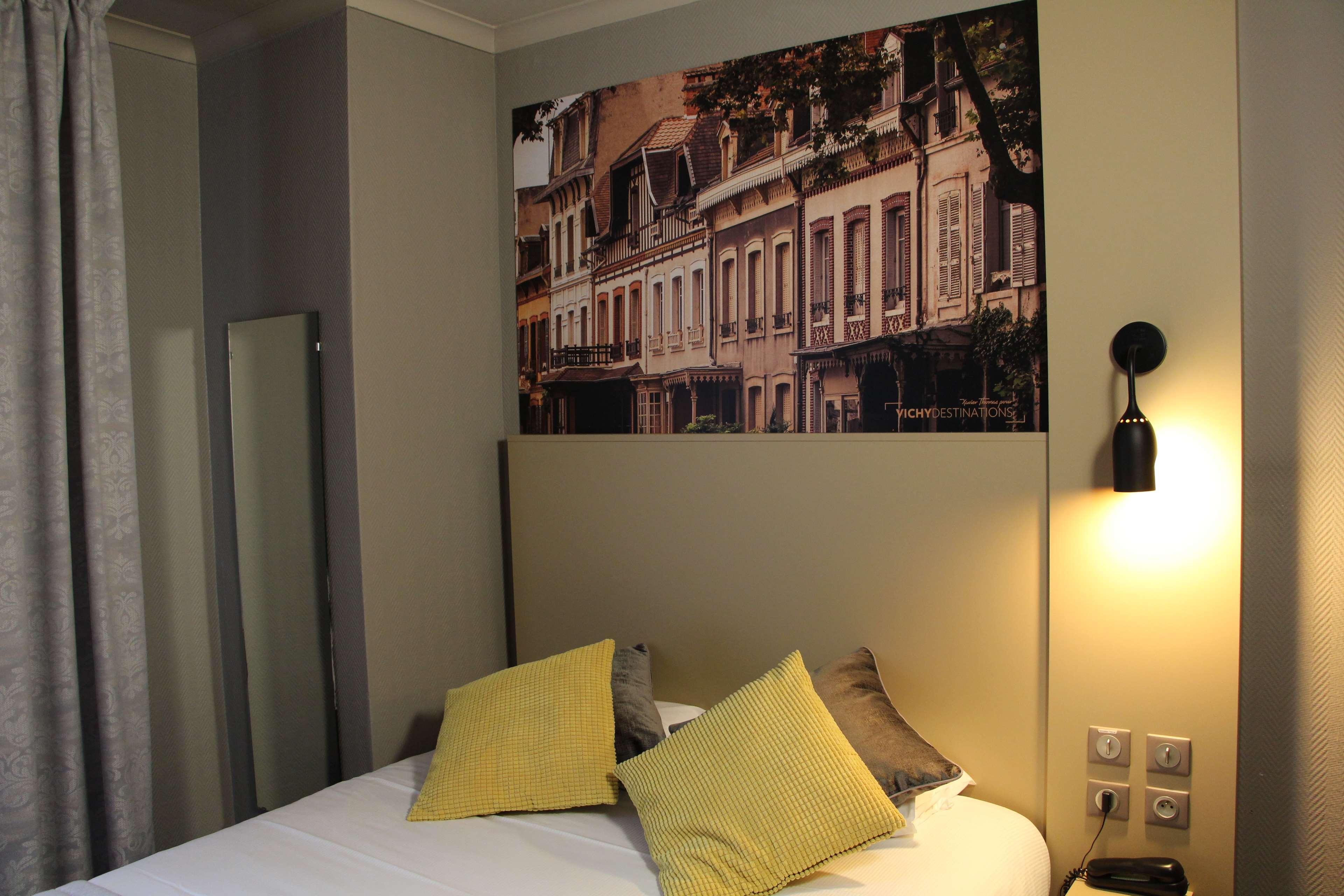 Kyriad Restaurant Centre Spa Vichy Exterior photo